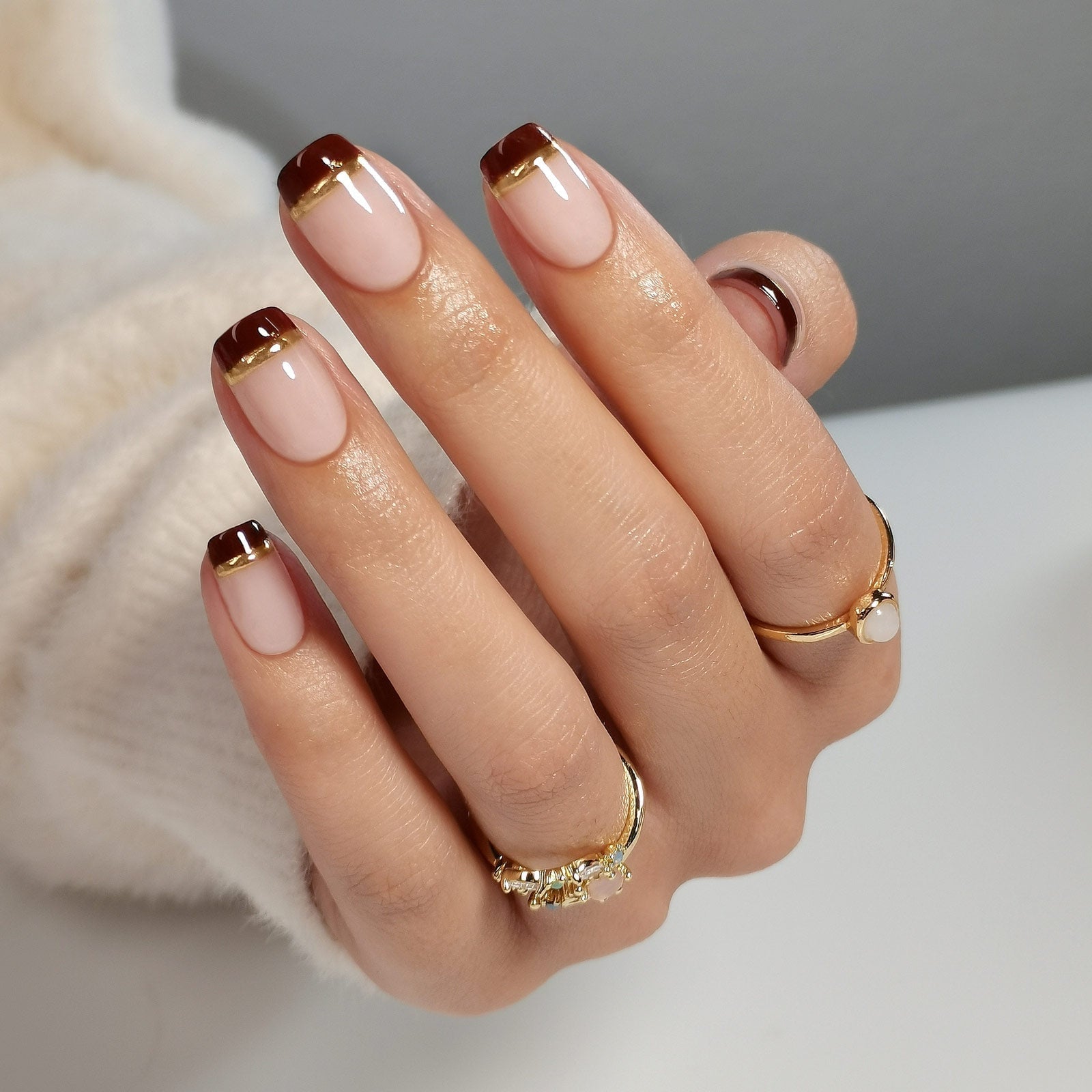 Brown French With Gold Line Short Square Nails, короткий квадрат Brown French With Gold Line Short Square Nails, короткий квадрат — French Tip Nails Square