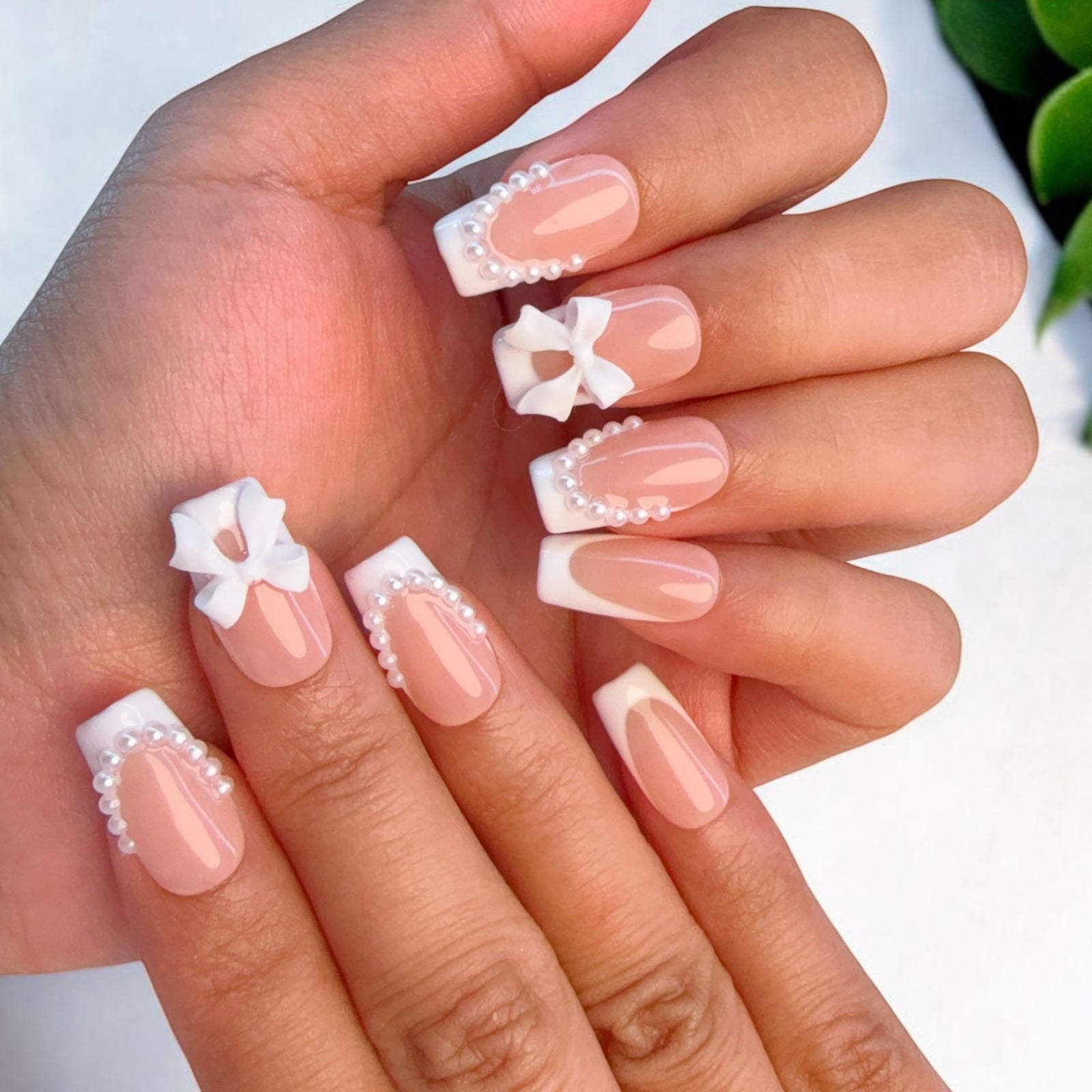 Pearl Bead Bow French Short Square Nails Pearl Bead Bow French Short Square Nails — French Tip Nails Square