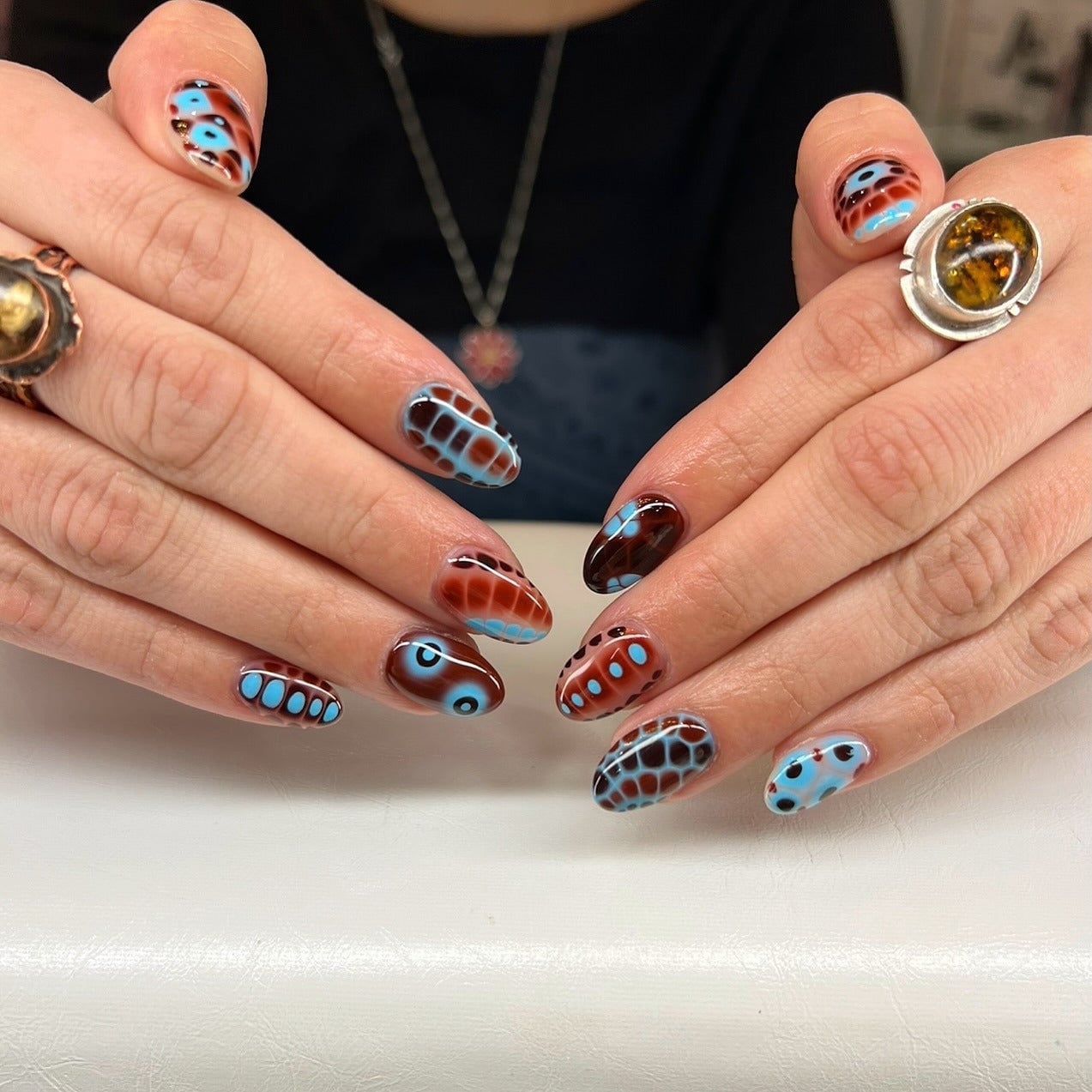 Medium Oval Nails With Abstract Eye-Like Motif Medium Oval Nails With Abstract Eye-Like Motif — Funky Nails