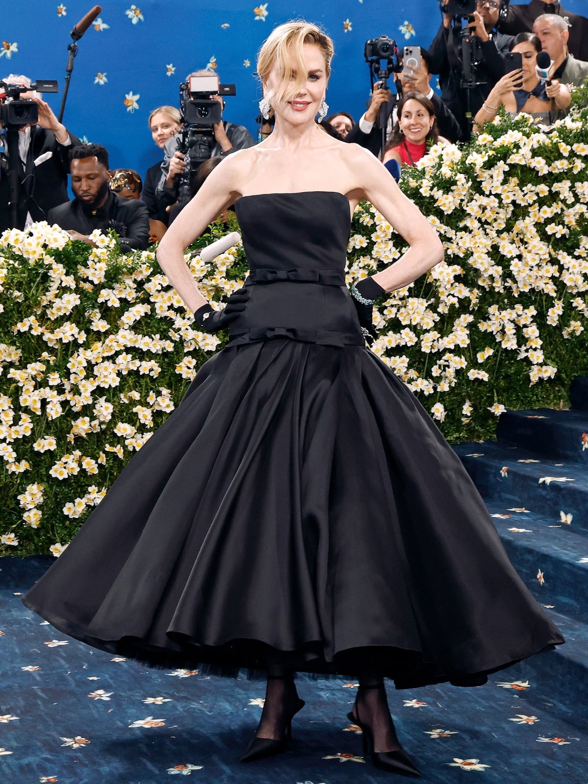 Black Satin Ballgown With Opera Gloves Black Satin Ballgown With Opera Gloves — Gala Outfits