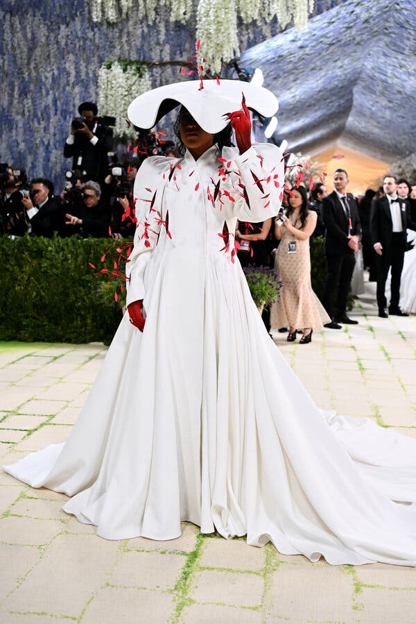 White Coat Dress With Dramatic Sleeves White Coat Dress With Dramatic Sleeves — Gala Outfits