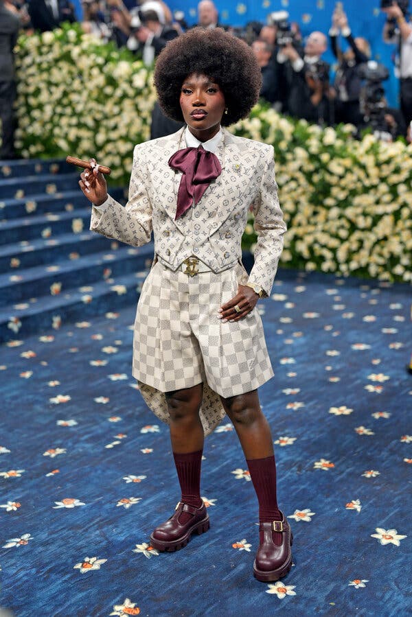 Patterned Waistcoat And Shorts Set Patterned Waistcoat And Shorts Set — Gala Outfits