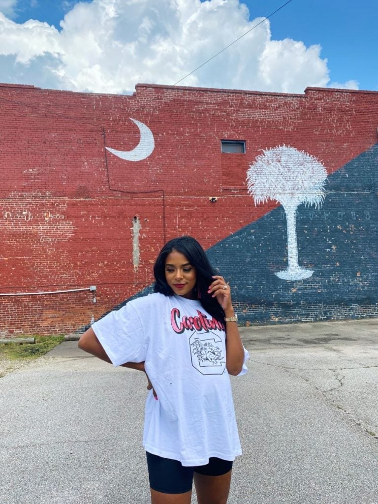 Oversized graphic t-shirt and biker shorts for casual game day Oversized graphic t-shirt and biker shorts for casual game day — Game Day Outfits