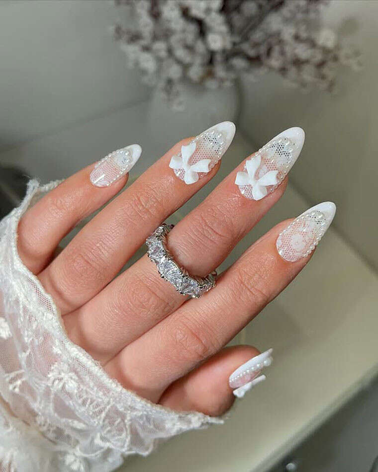 Long Stiletto White Silver 3D Bow Nails Long Stiletto White Silver 3D Bow Nails — Gel Nail Art