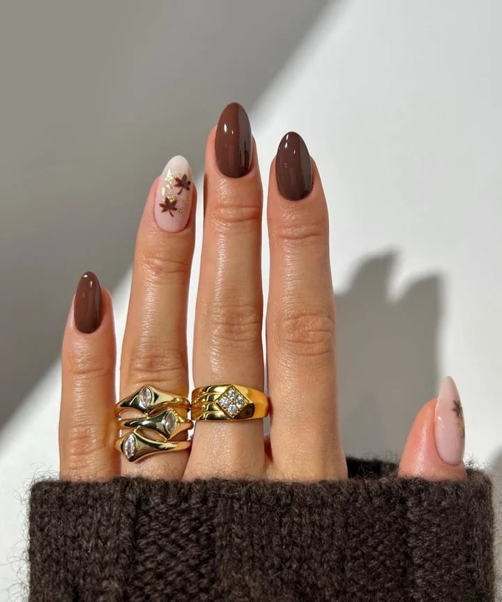 Short Almond Gold Leaf Accent Nails Short Almond Gold Leaf Accent Nails — Gel Nail Art