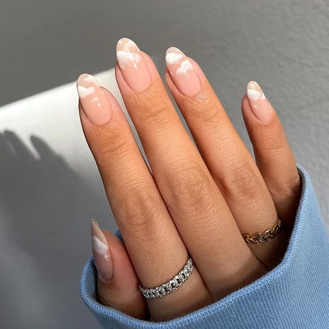 Medium Oval Cloud French Tip Nails Medium Oval Cloud French Tip Nails — Gel Nail Art