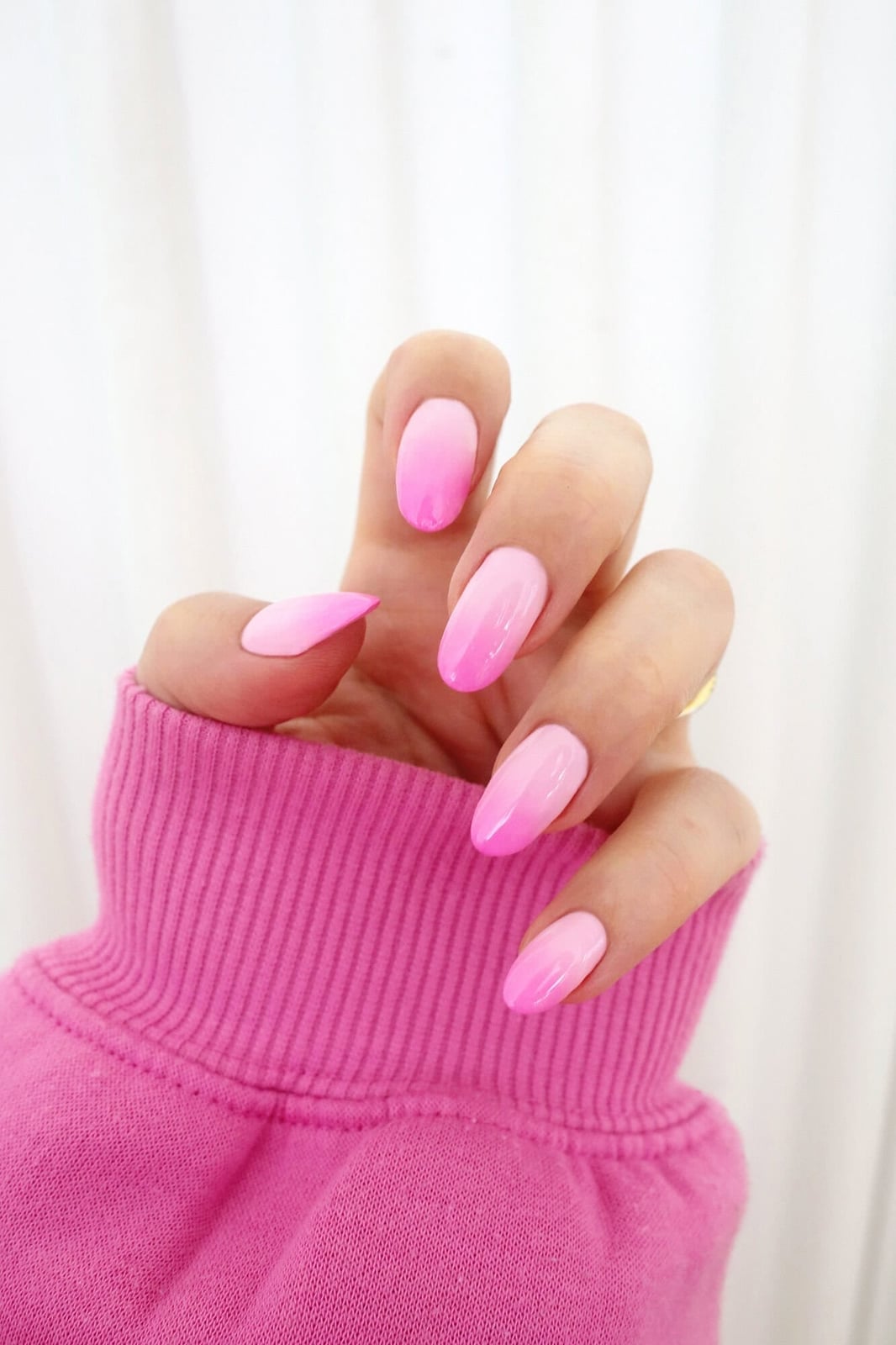 Medium Oval Pink Ombre Nails Medium Oval Pink Ombre Nails — Gel Nail Art