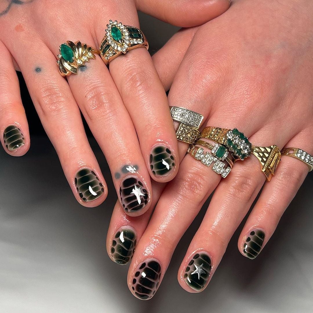 Short Almond Glossy Dark Green Bubble Pattern Gel Nails Short Almond Glossy Dark Green Bubble Pattern Gel Nails
