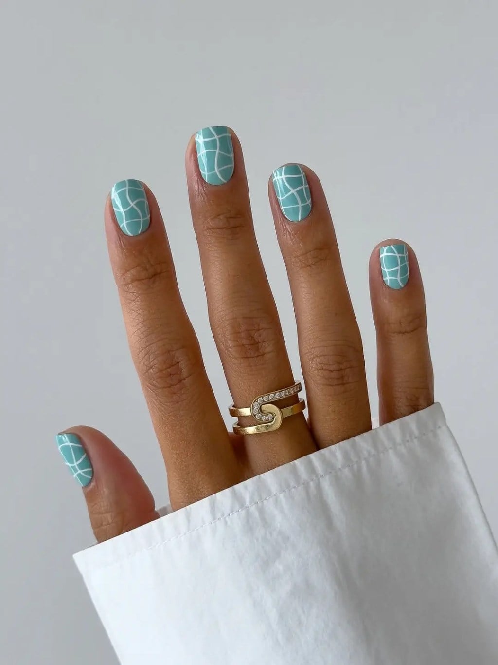 Short Oval Teal White Grid Pattern Nails Short Oval Teal White Grid Pattern Nails — Gel Nails Colorful
