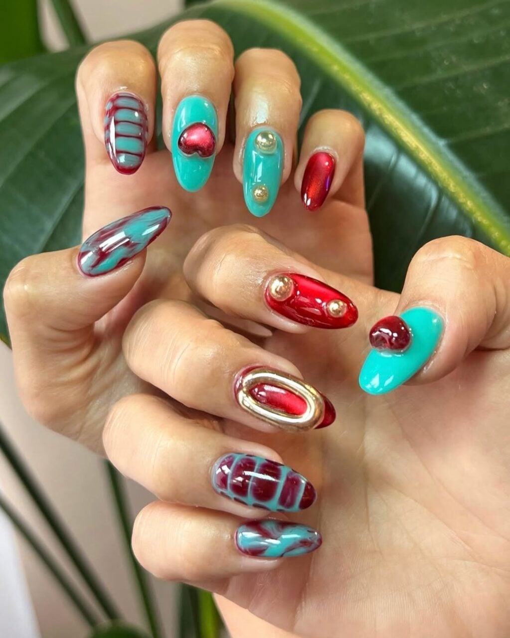 Short Oval and Almond Teal and Red Nails Short Oval and Almond Teal and Red Nails — Gel Nails Colorful