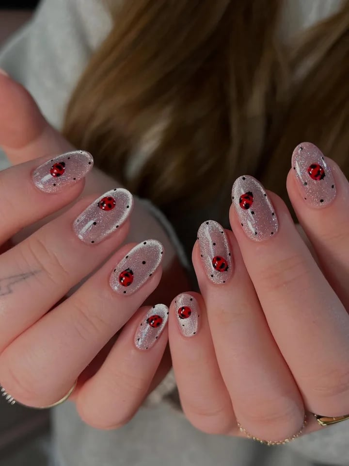 Medium Oval Ladybug Polka Dot Nails Medium Oval Ladybug Polka Dot Nails — Gel Nails Colorful