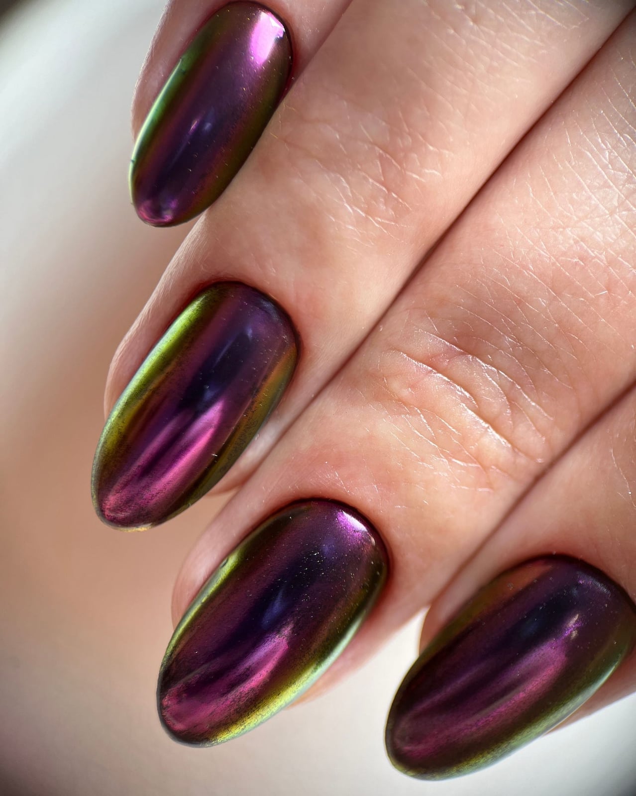 Short Almond Iridescent Chrome Nails Short Almond Iridescent Chrome Nails — Gel Nails Colorful