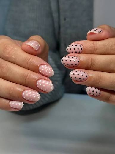 Short Square Lilac with Red Flower Art Short Square Lilac with Red Flower Art — Gel Nails Polish
