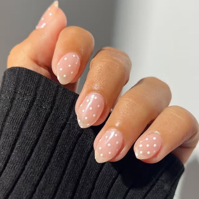 Short Almond White Polka Dots on Nude Short Almond White Polka Dots on Nude — Gel Nails Polish