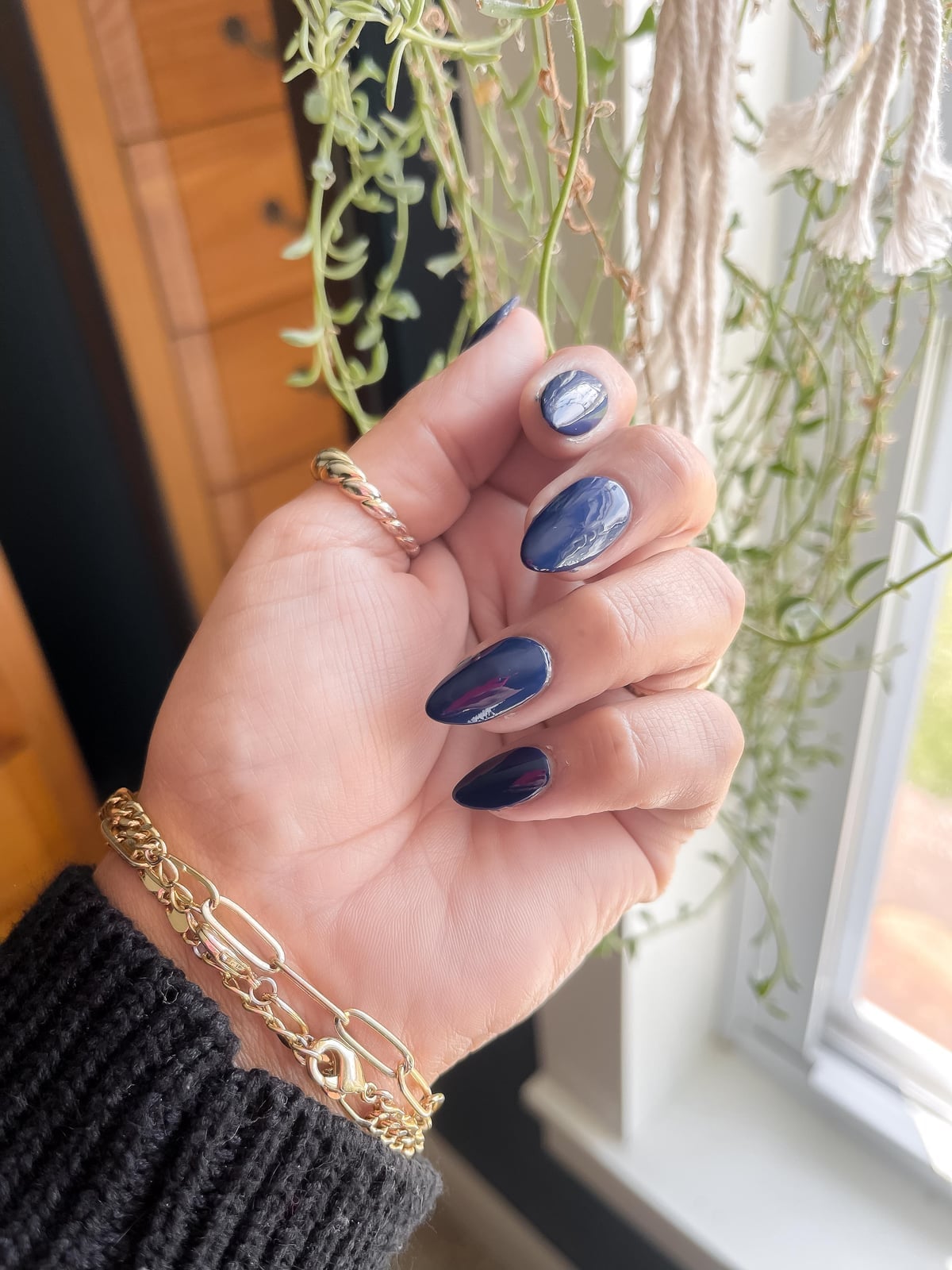 Medium Almond Deep Navy with Dark Red Undertones Medium Almond Deep Navy with Dark Red Undertones — Gel Nails Polish