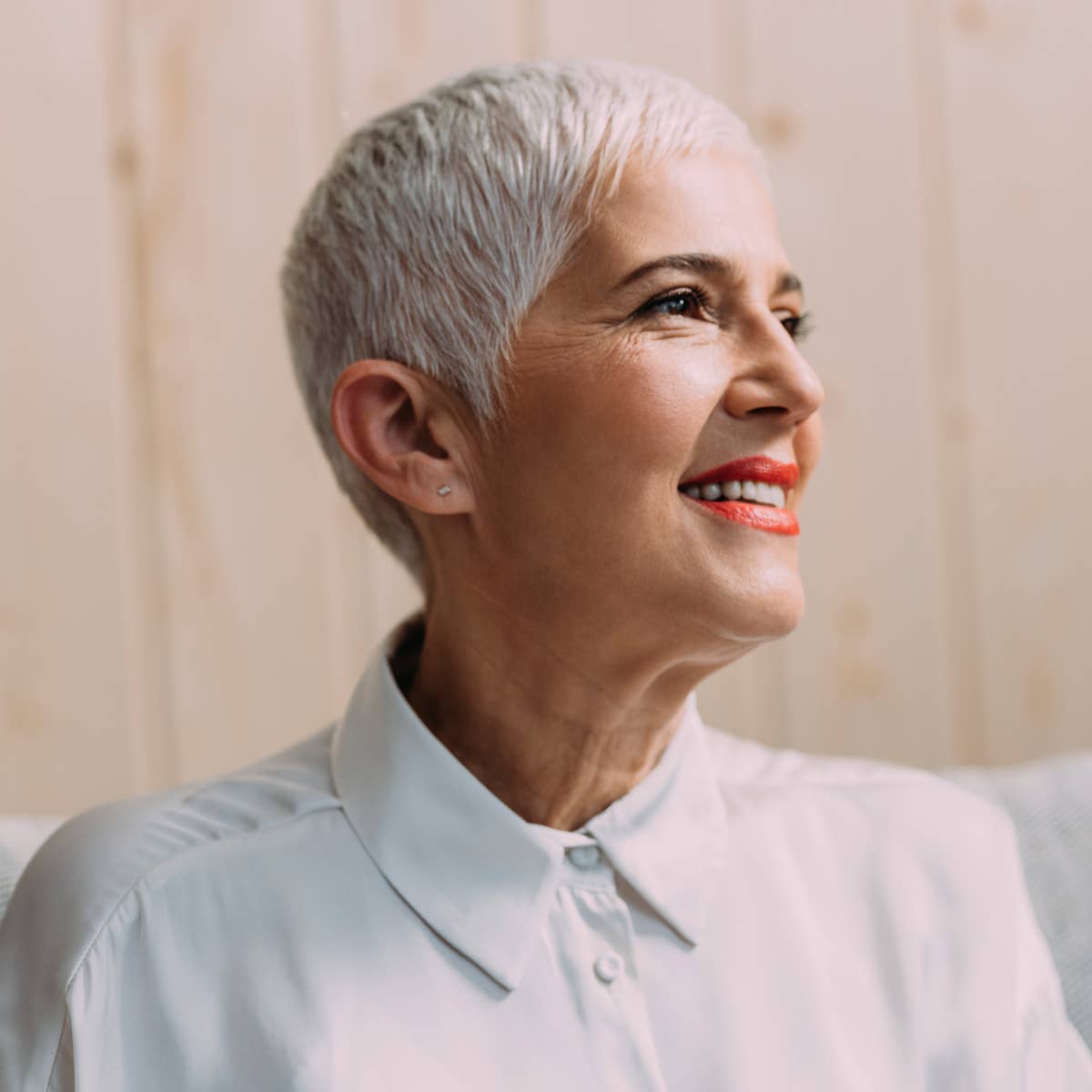 Silver Gray Pixie With Swept Bangs, Ear Silver Gray Pixie With Swept Bangs, Ear — Girl Pixie