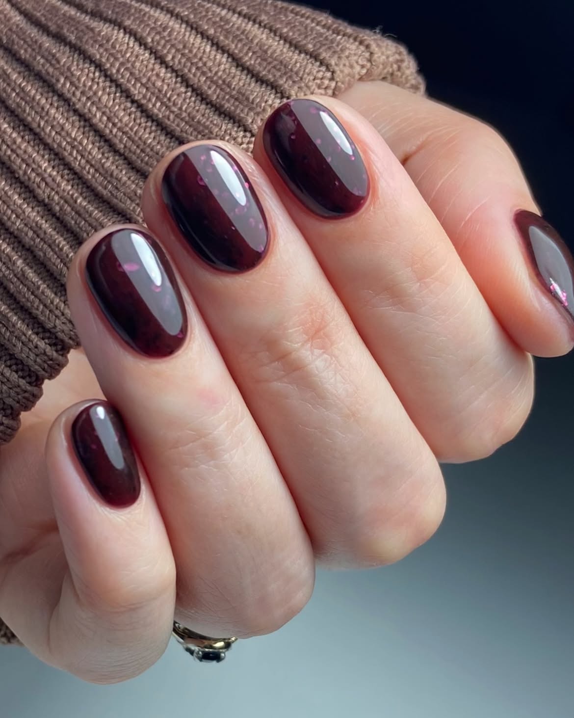 Glossy Dark Burgundy Gel Short Round Nails