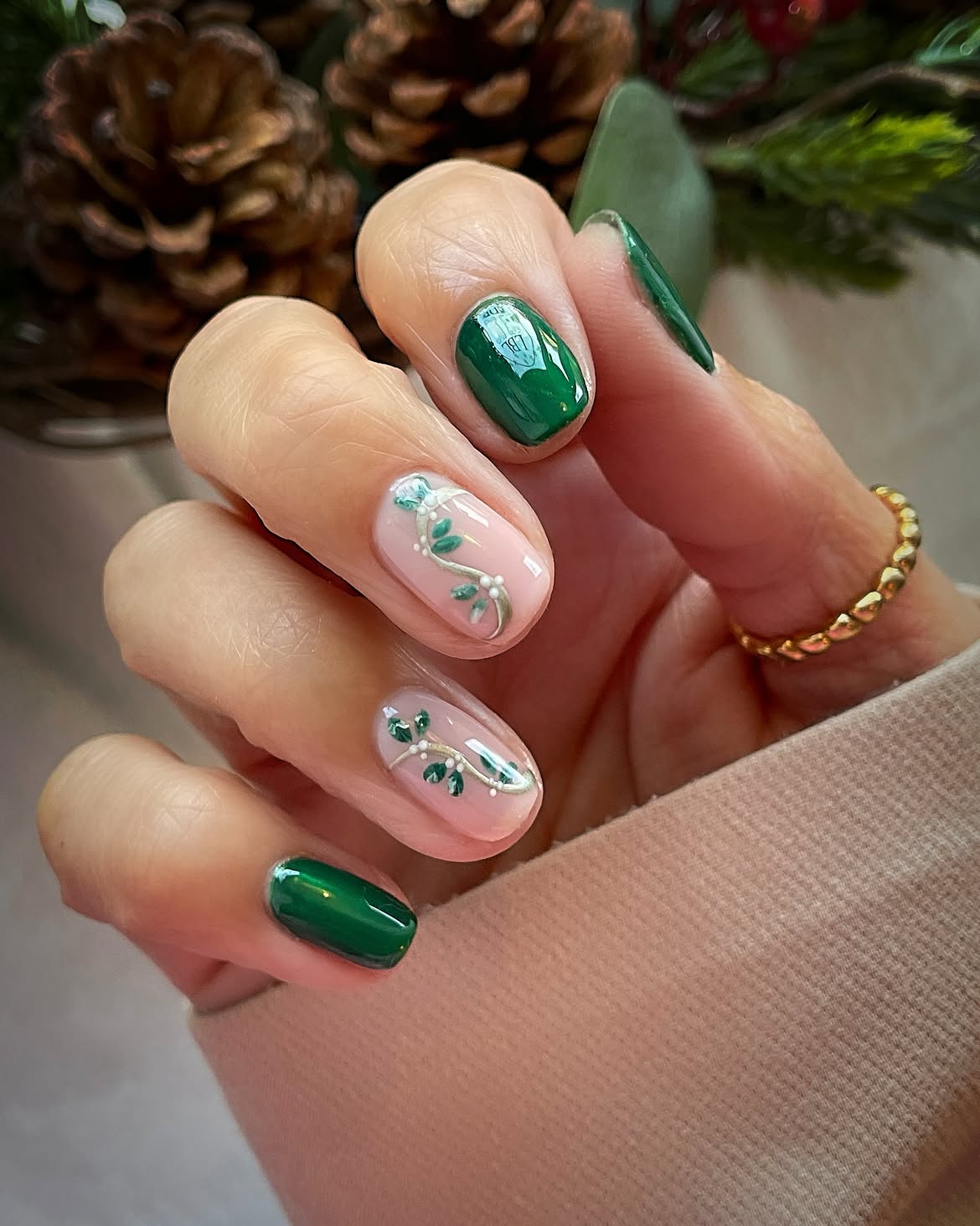 Glossy Emerald Green And Botanical Mistletoe Short Nails