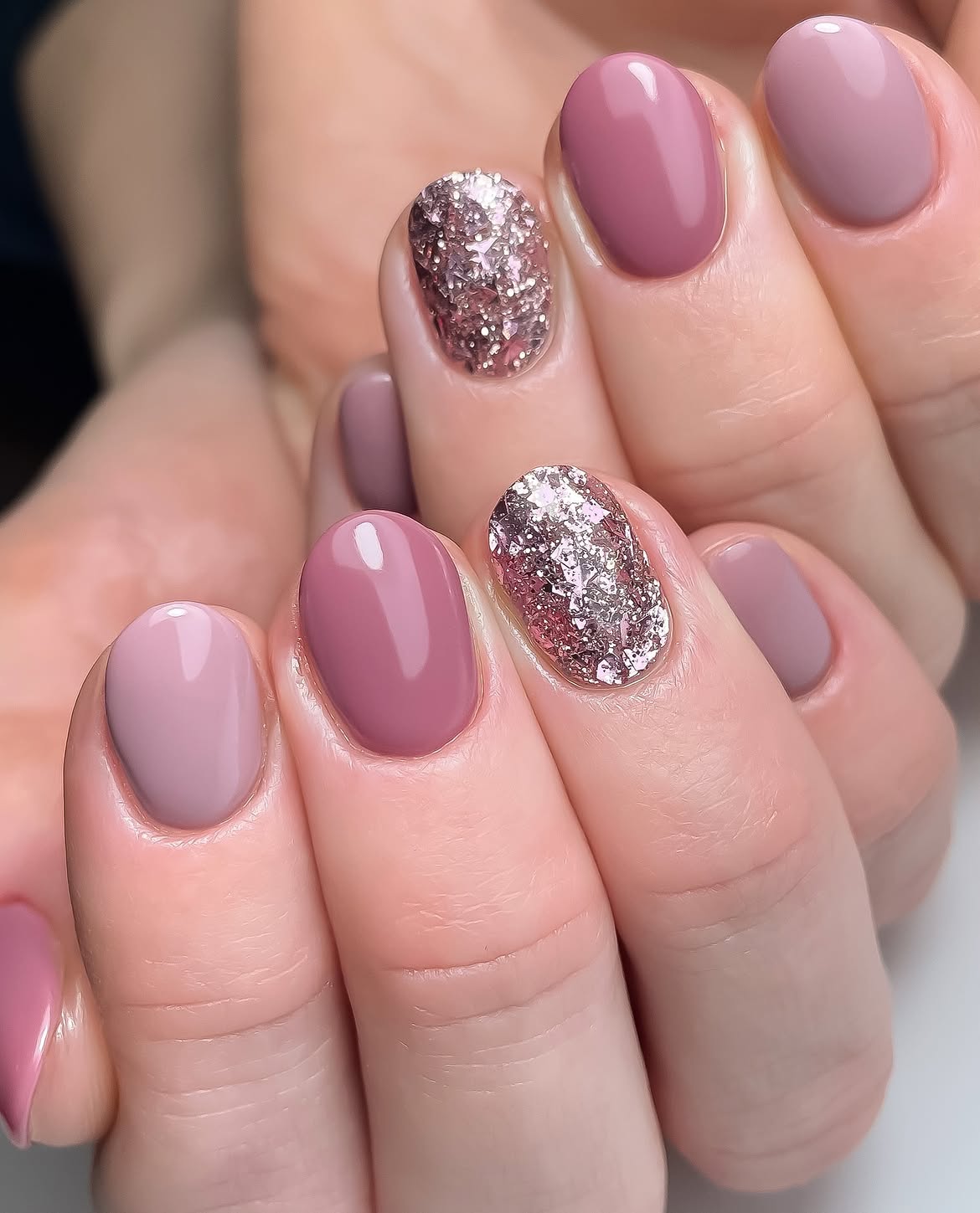 Glossy Mauve and Rose Glitter Accent Nails