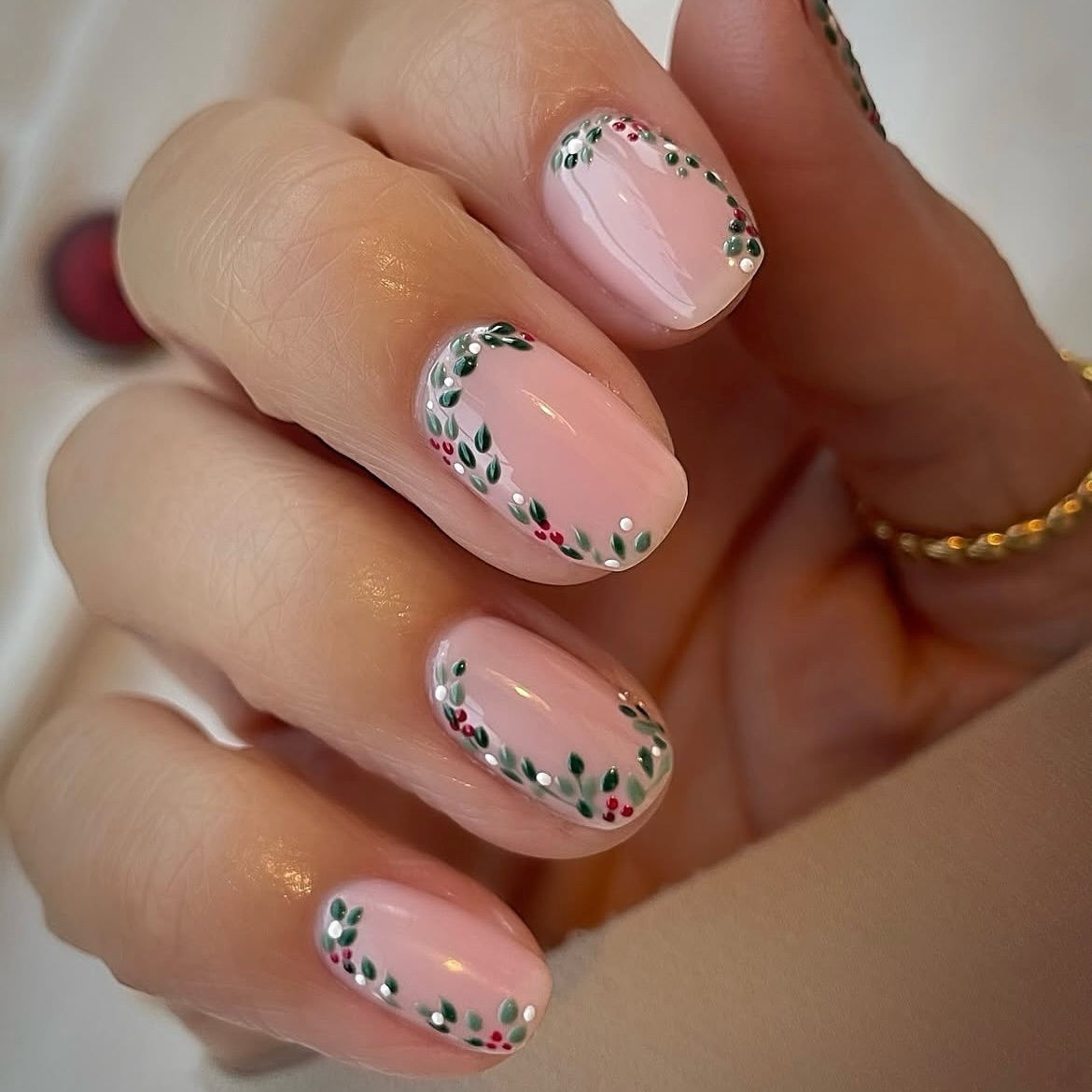 Glossy Milky Pink Holly Wreath Short Nails