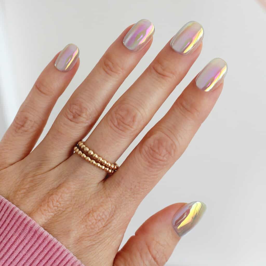 Medium Oval Iridescent Chrome Nails Medium Oval Iridescent Chrome Nails — Gold Chrome Nails