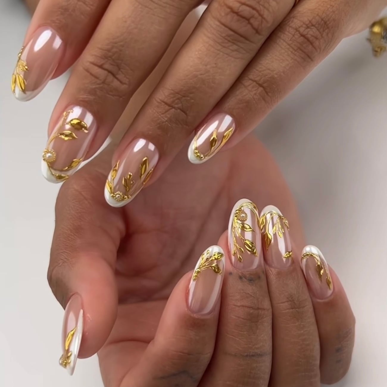 Medium Almond French Tip with Gold Leaf Nails Medium Almond French Tip with Gold Leaf Nails — Gold Chrome Nails