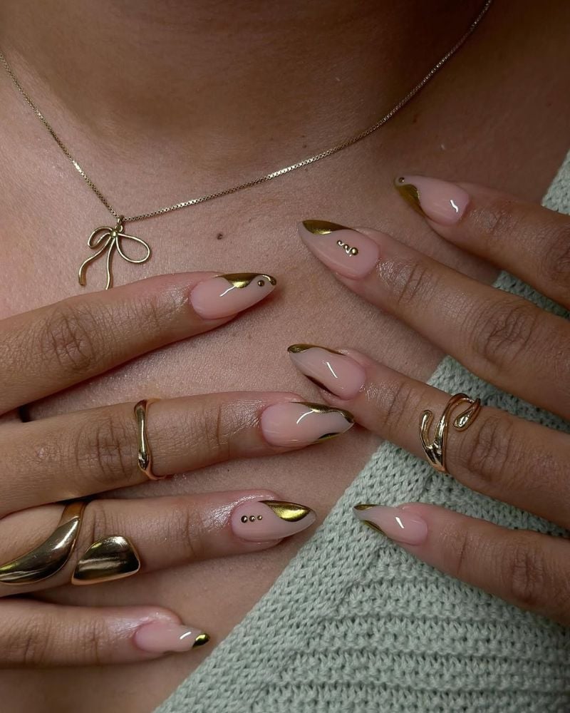 Medium Almond Gold French Tip Nails, нюдовая база Medium Almond Gold French Tip Nails, нюдовая база — Gold Chrome Nails