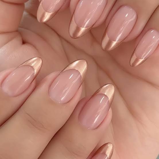 Medium Almond Gold Chrome French Tip Nails, Close-Up Take Medium Almond Gold Chrome French Tip Nails, Close-Up Take — Gold Chrome Nails