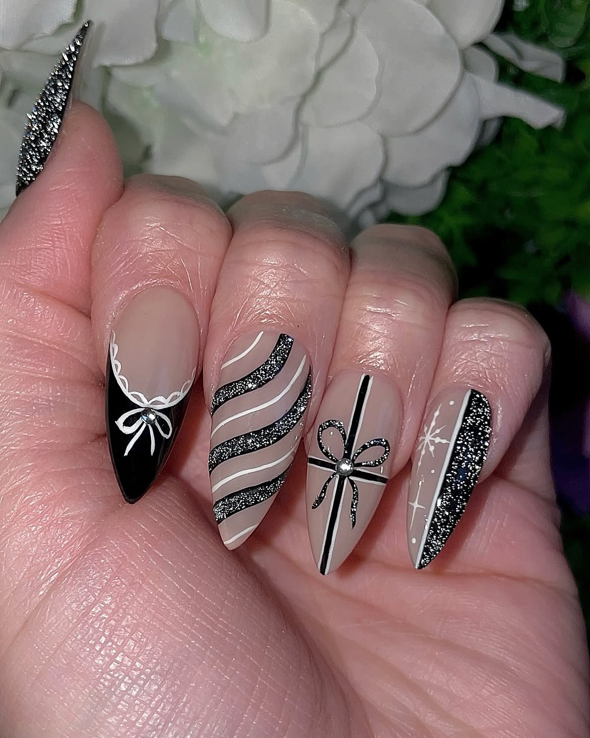 Goth Christmas Gift Bow Snowflake Nails
