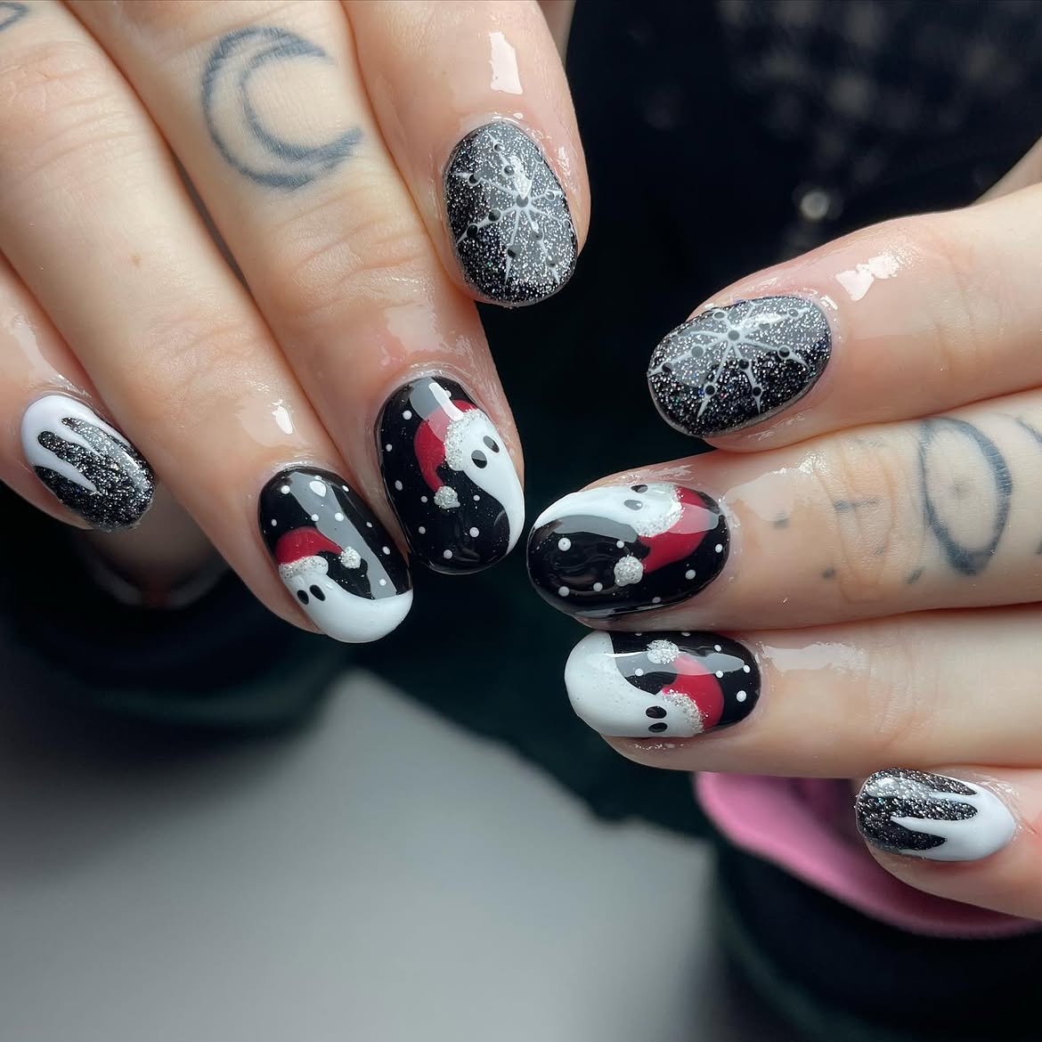 Goth Santa Yin Yang Oval Nails