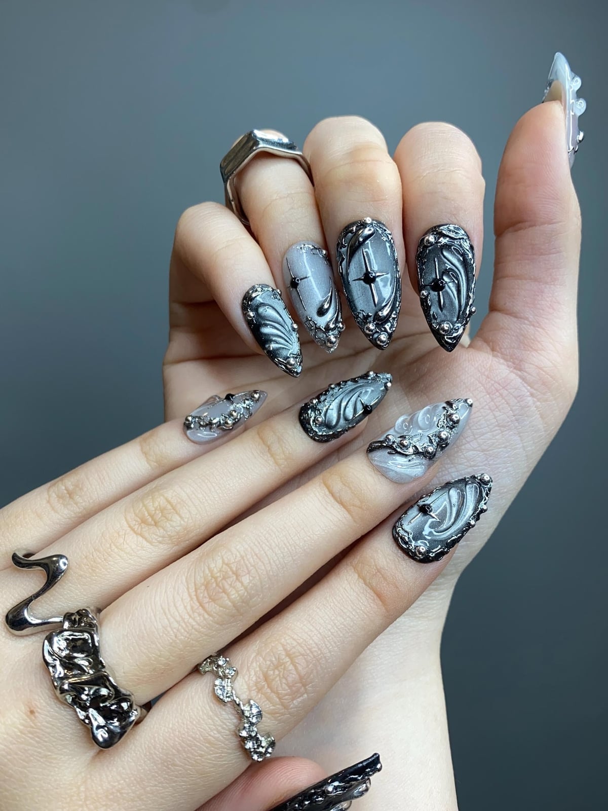 Black and Silver Chrome Long Stiletto Nails Black and Silver Chrome Long Stiletto Nails — Gothic Nails