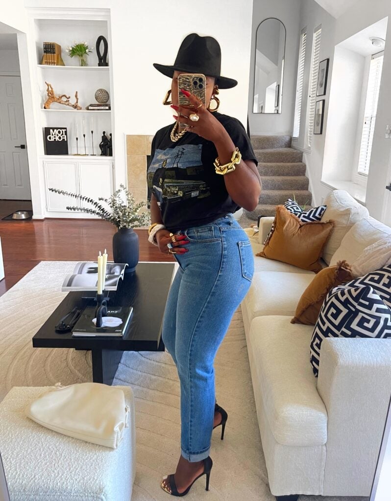 Graphic Tee With Denim And Statement Gold Jewelry Graphic Tee With Denim And Statement Gold Jewelry — Graphic Tee Outfits