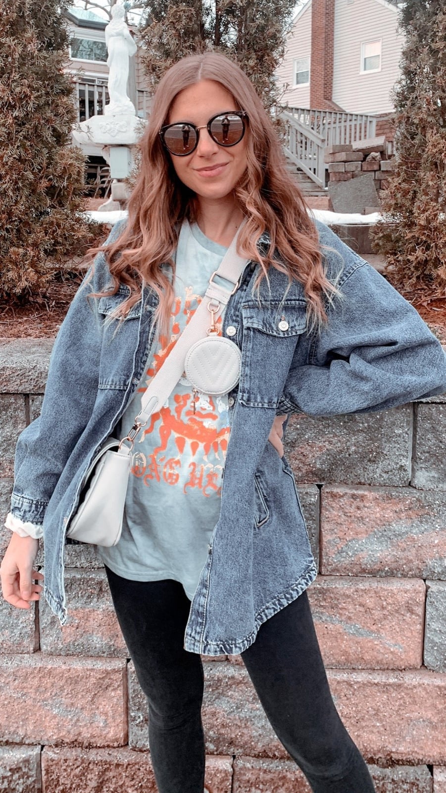 Tie-Dye Graphic Tee Under Denim Jacket With Leggings Tie-Dye Graphic Tee Under Denim Jacket With Leggings — Graphic Tee Outfits