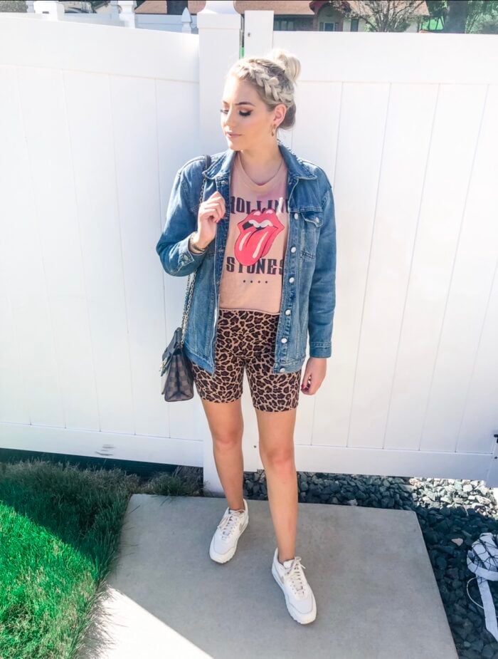 Pink Graphic Tee With Denim Jacket And Biker Shorts Pink Graphic Tee With Denim Jacket And Biker Shorts — Graphic Tee Outfits