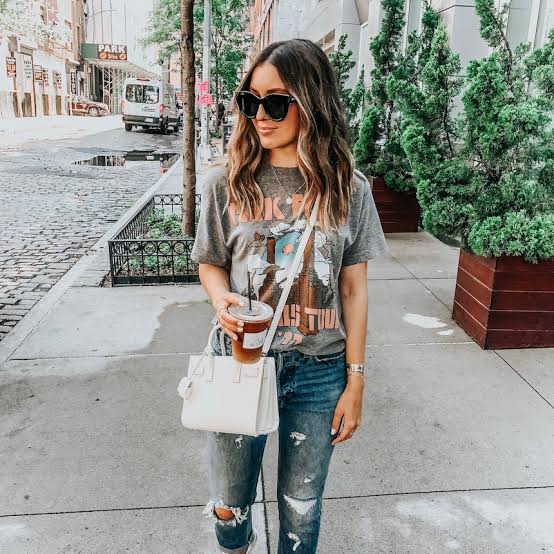 Band Graphic Tee With Distressed Jeans And White Handbag Band Graphic Tee With Distressed Jeans And White Handbag — Graphic Tee Outfits