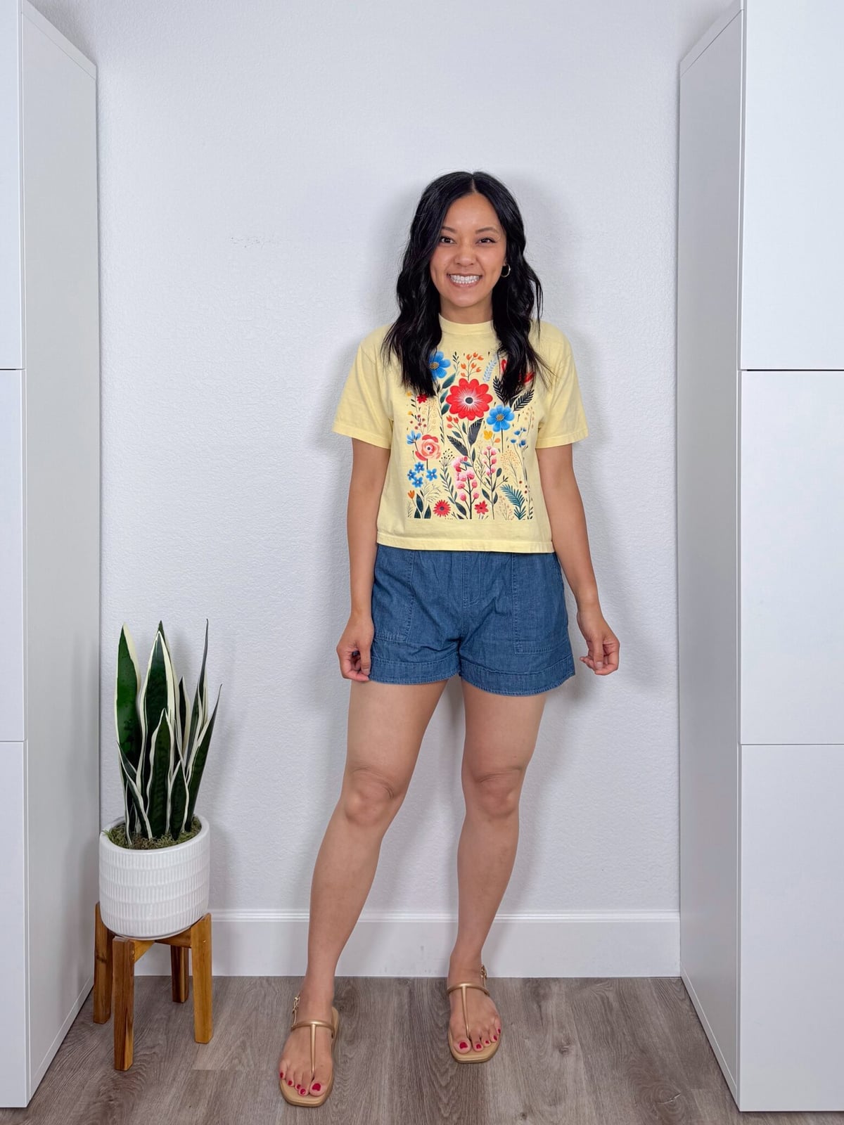 Yellow Floral Graphic Tee With Denim Shorts Yellow Floral Graphic Tee With Denim Shorts — Graphic Tee Outfits