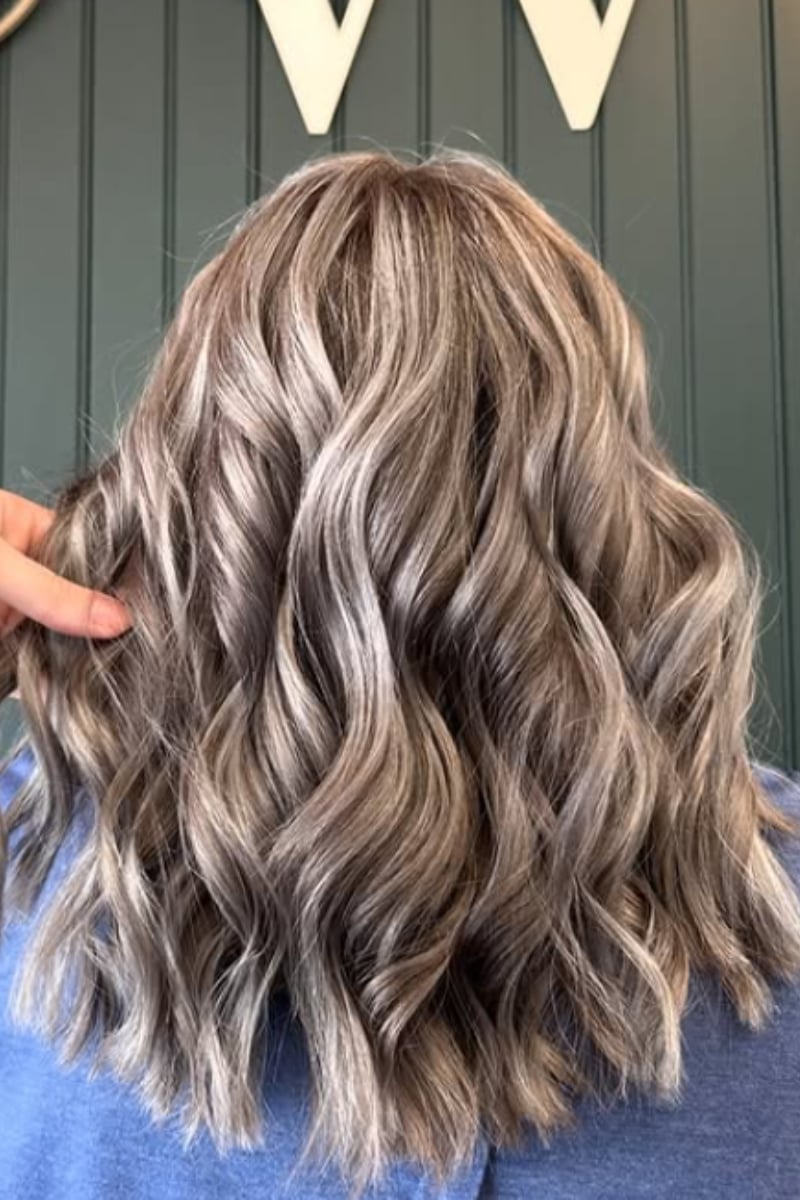 Collarbone Lob With Ash Blonde Blend Collarbone Lob With Ash Blonde Blend — Gray Blending