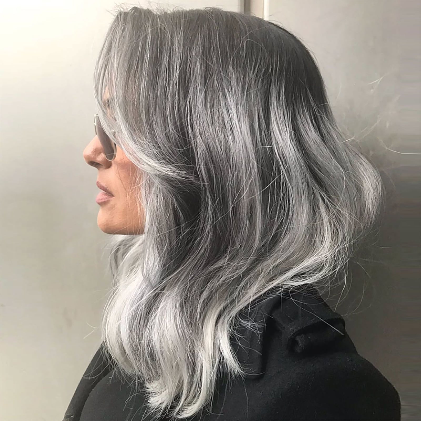Collarbone Length Gray Blend With Silver Highlights Collarbone Length Gray Blend With Silver Highlights — Gray Blending