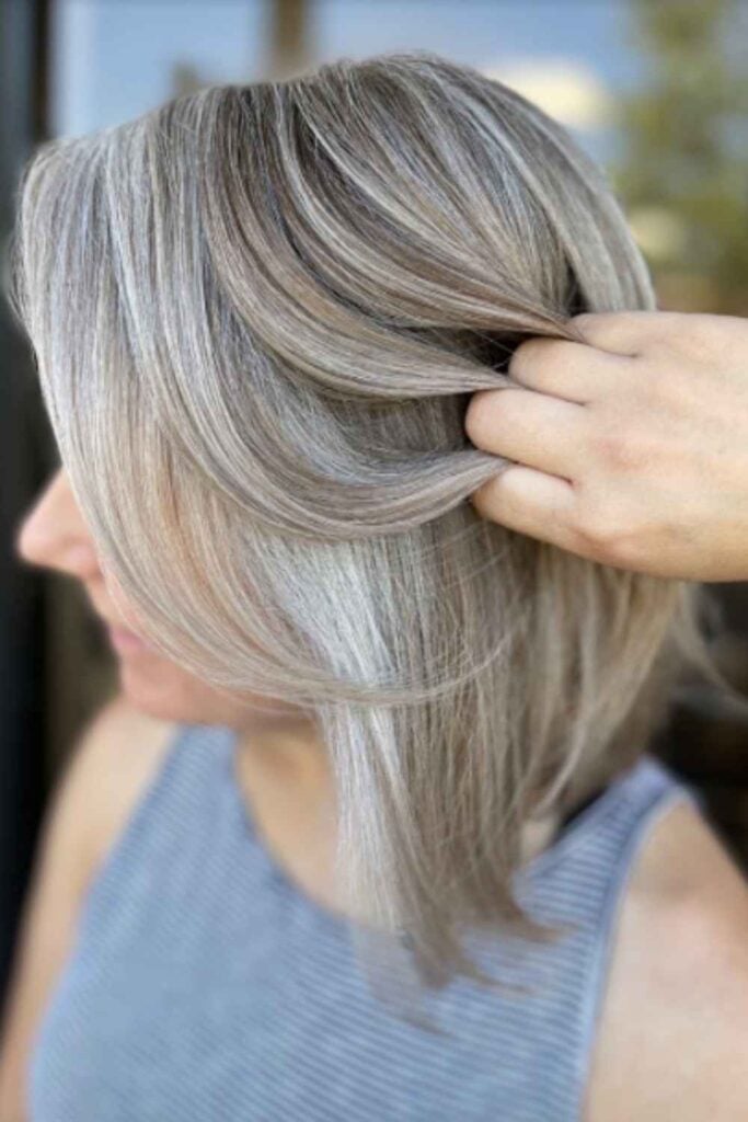 Collarbone Bob With Curtain Bangs and Gray Blend Collarbone Bob With Curtain Bangs and Gray Blend — Gray Blending