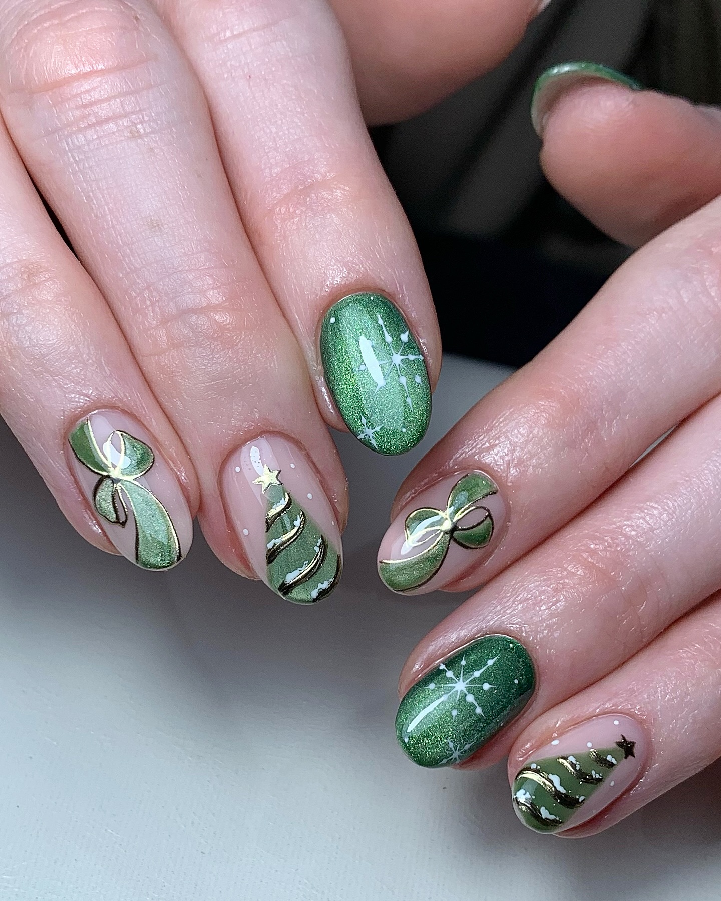 Green Gold Christmas Tree and Bow Oval Nails