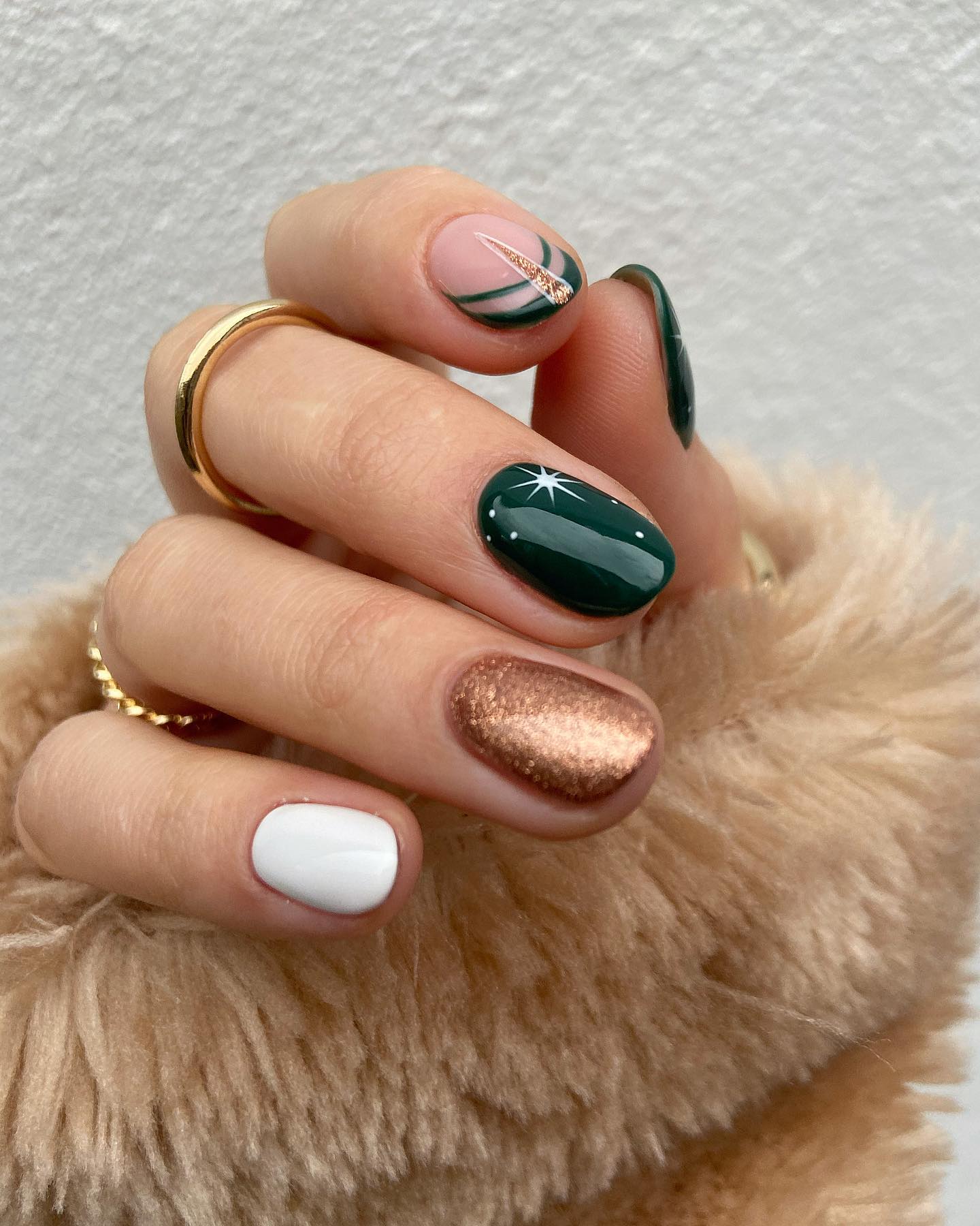 Green Gold White Holiday Oval Nails