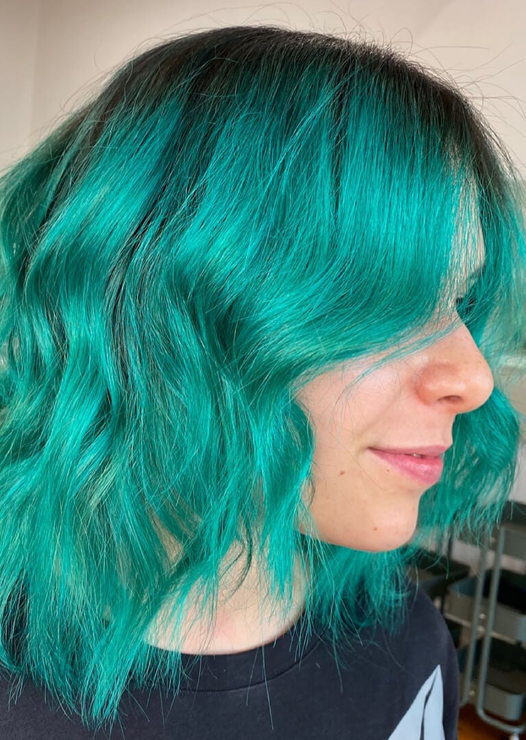 Vibrant Teal Wavy Bob With Curtain Bangs Vibrant Teal Wavy Bob With Curtain Bangs — Green Hair