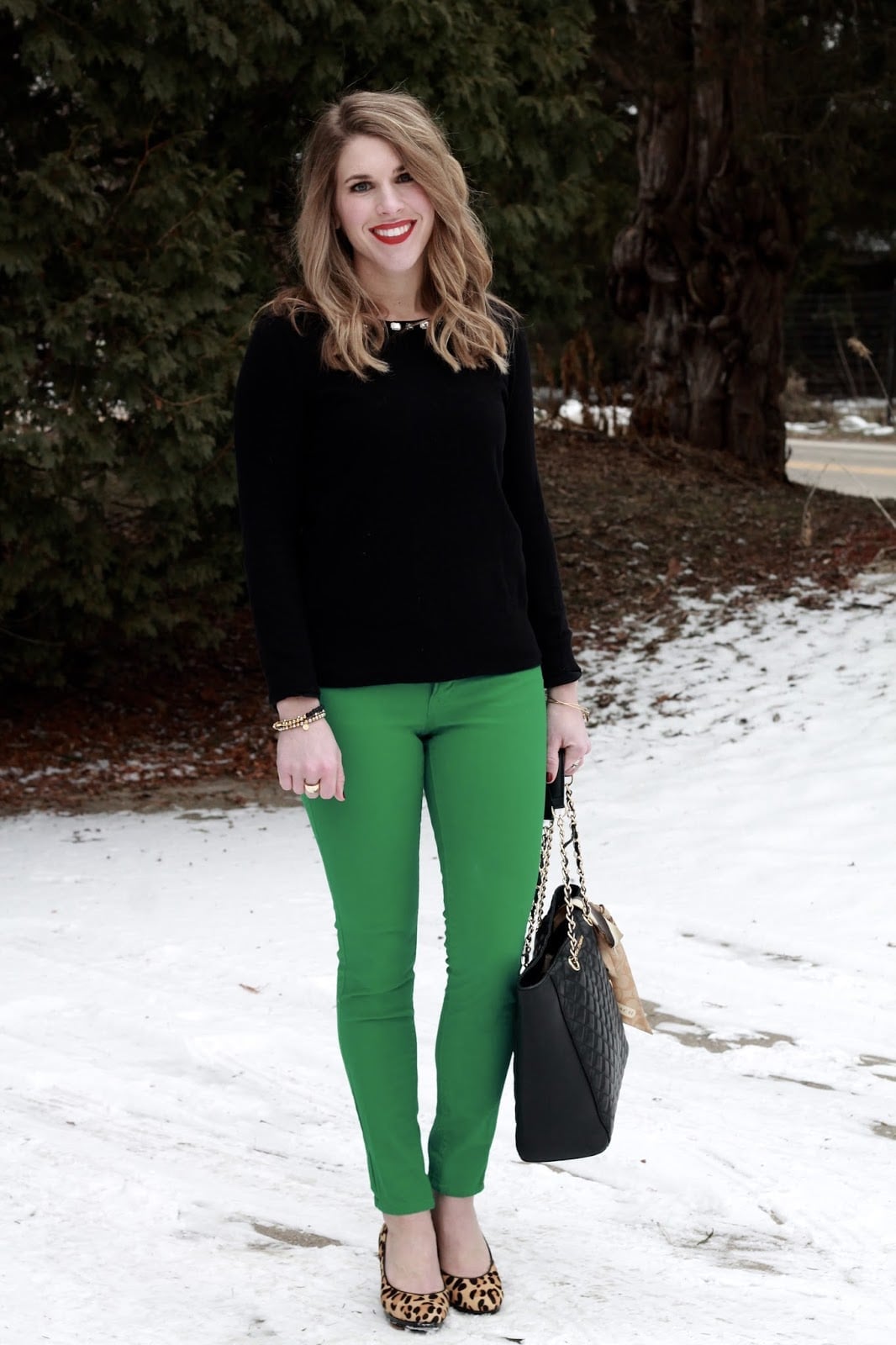Bright Green Fitted Jeans With Black Sweater Bright Green Fitted Jeans With Black Sweater — Green Jeans Outfits