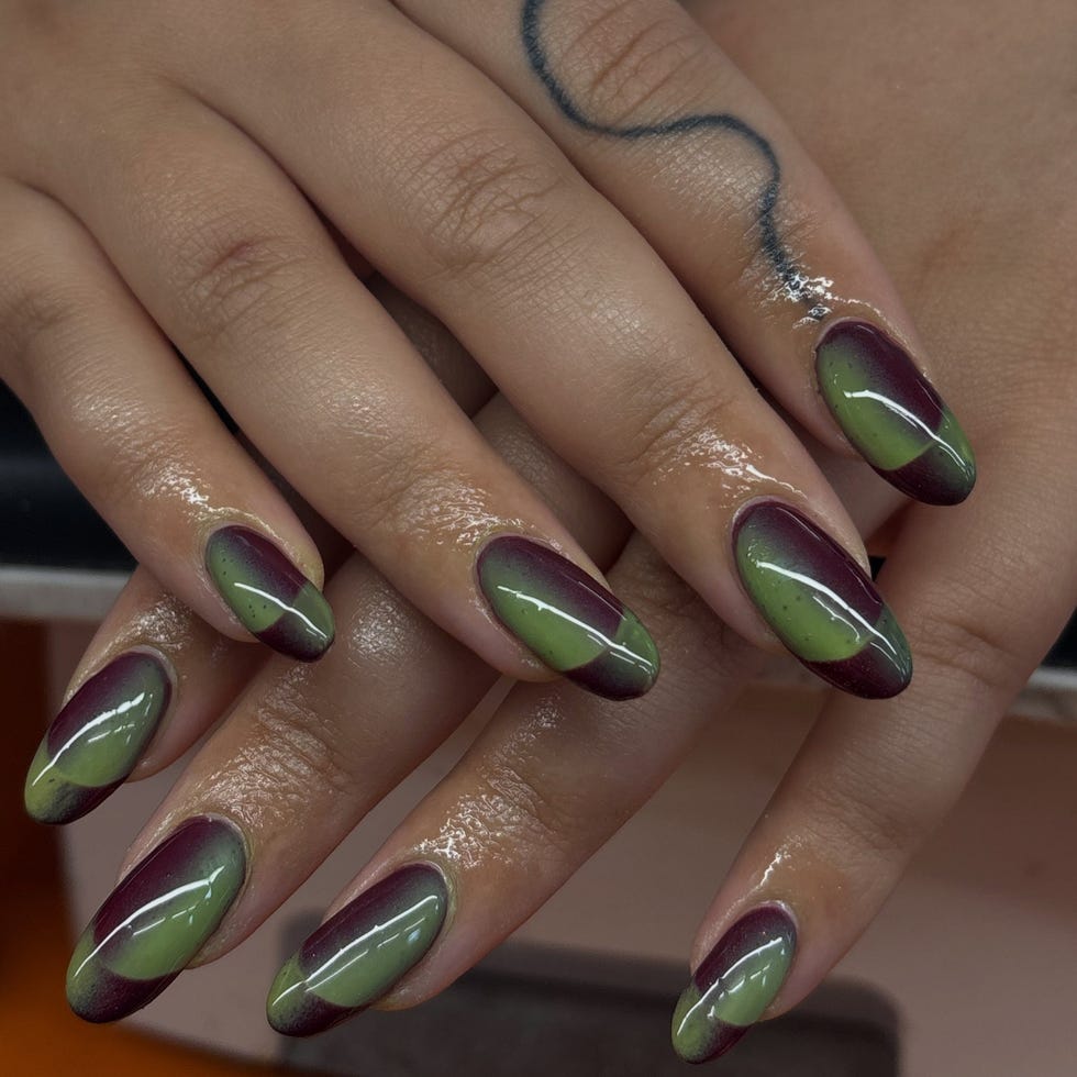 Burgundy Green Shimmer Gradient Long Almond Nails Burgundy Green Shimmer Gradient Long Almond Nails — Green Nails