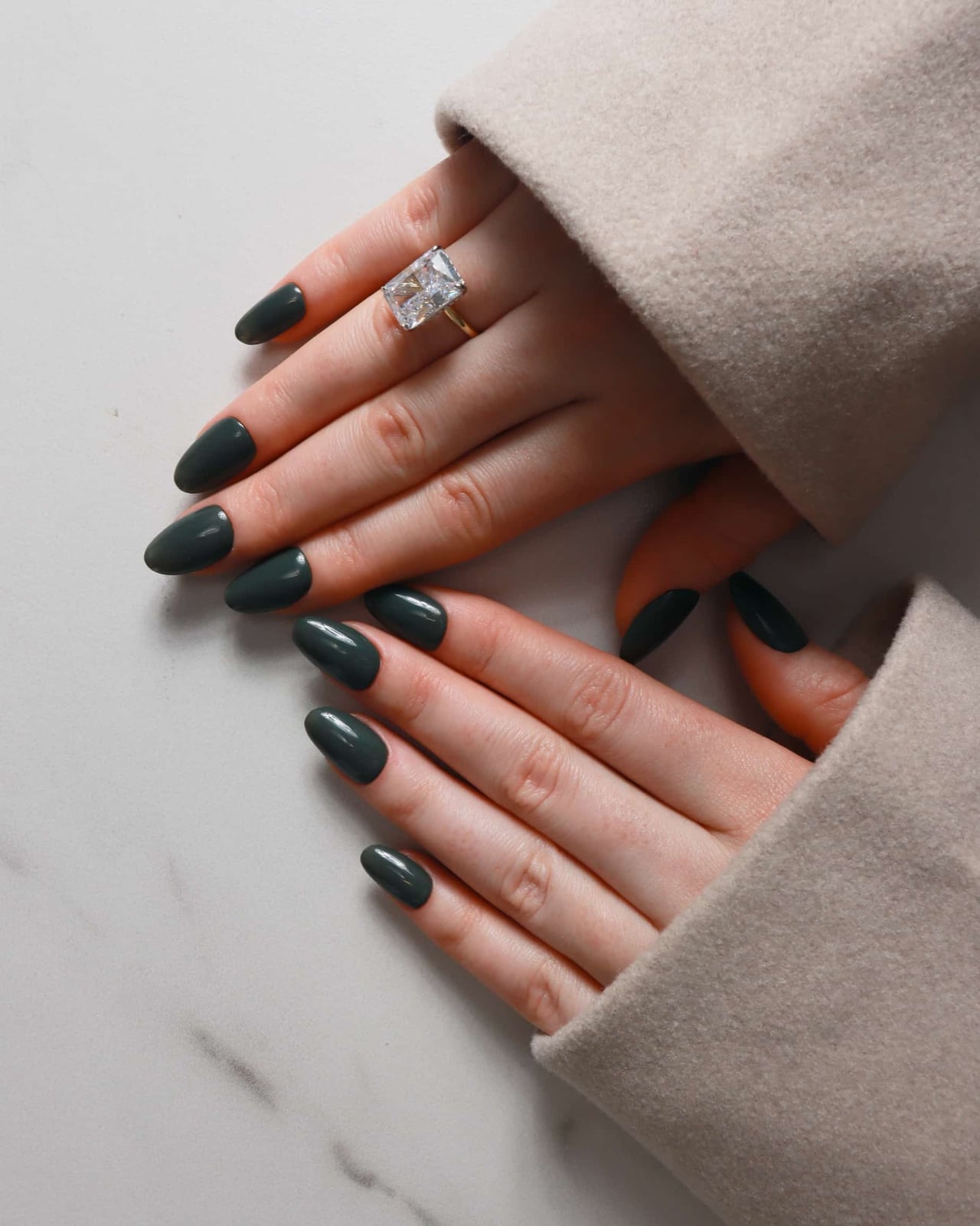 Dark Olive Green Glossy Medium Almond Nails Dark Olive Green Glossy Medium Almond Nails — Green Nails