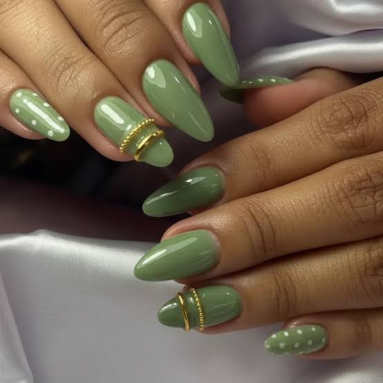 Olive Green Cat-Eye Gold Ring Medium Almond Nails Olive Green Cat-Eye Gold Ring Medium Almond Nails — Green Nails