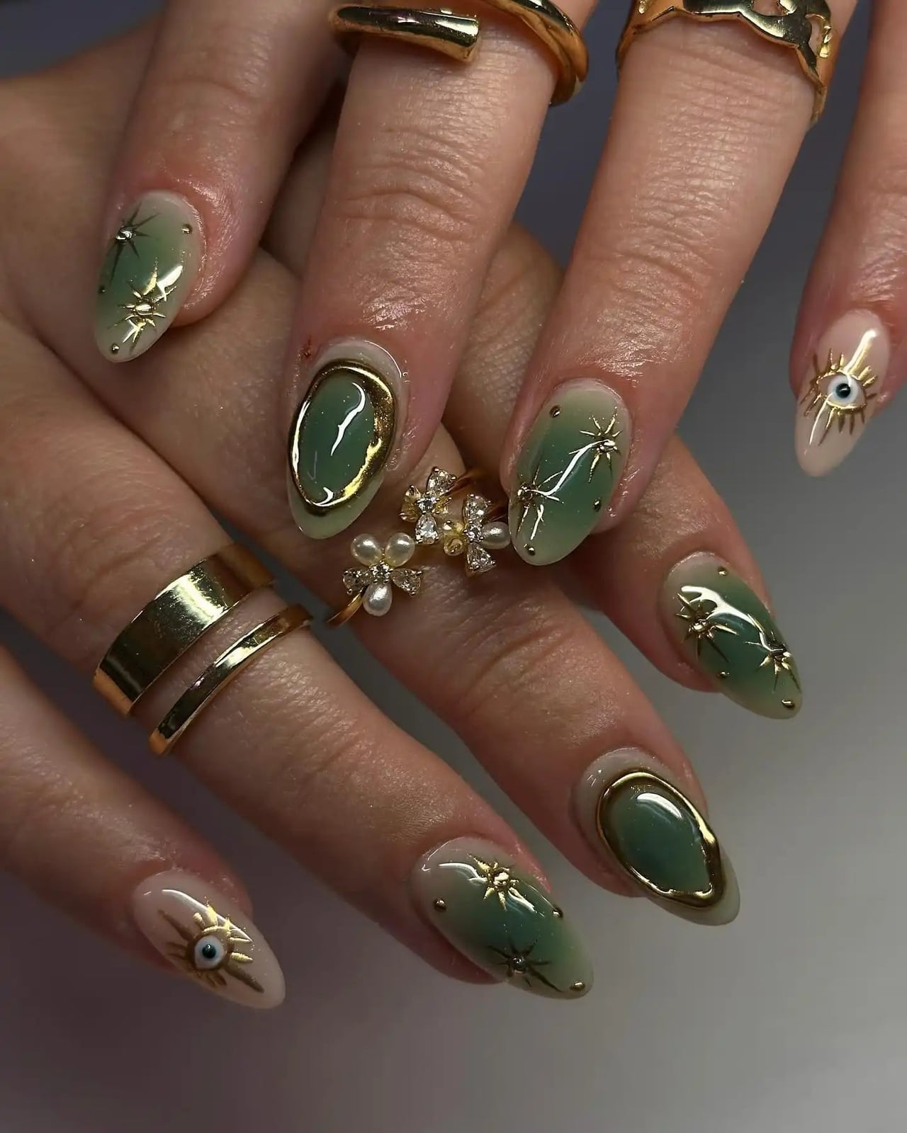 Green Ombre Gold Border Evil Eye Almond Nails Green Ombre Gold Border Evil Eye Almond Nails — Green Nails