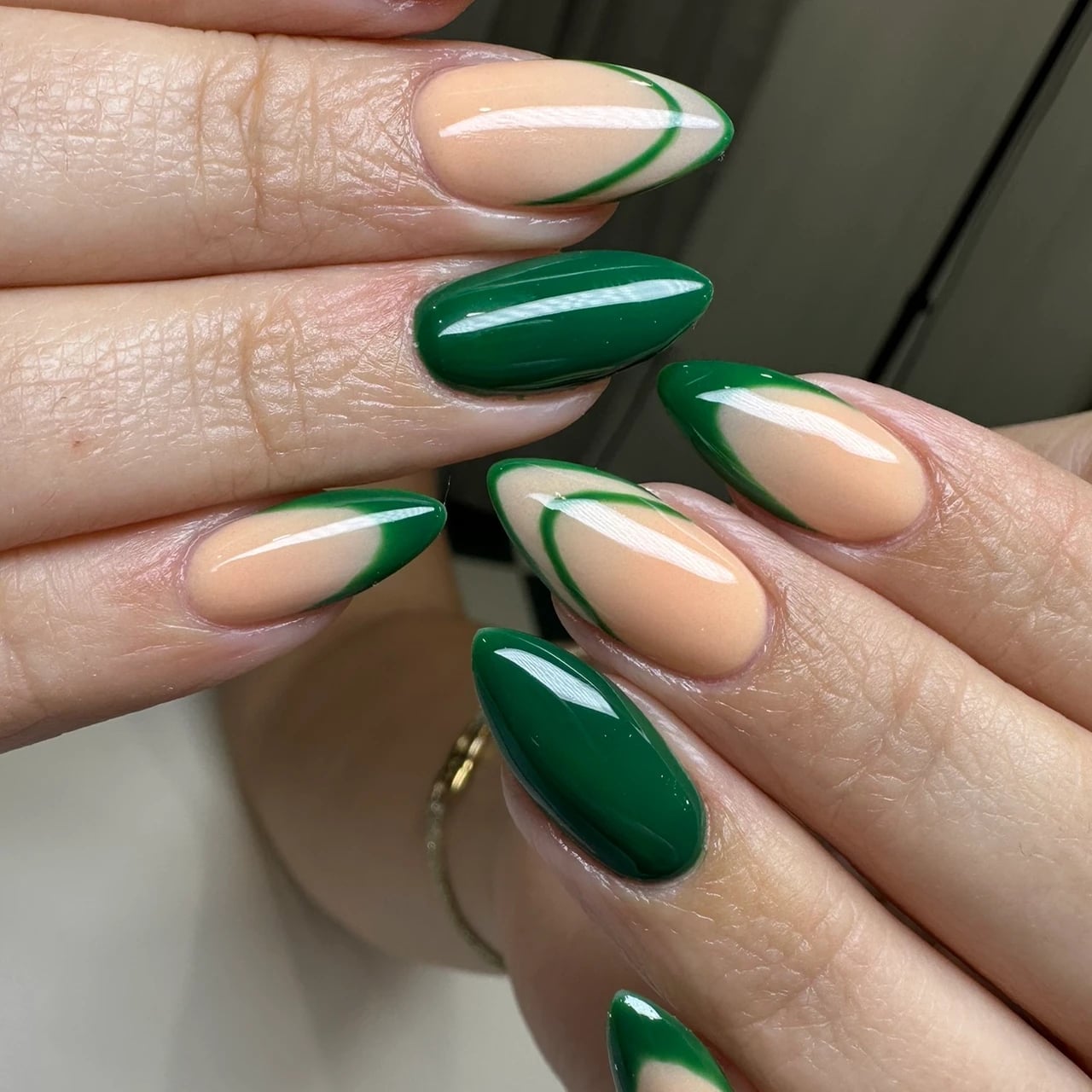 Deep Emerald Green Glossy Short Almond Nails Deep Emerald Green Glossy Short Almond Nails — Green Nails