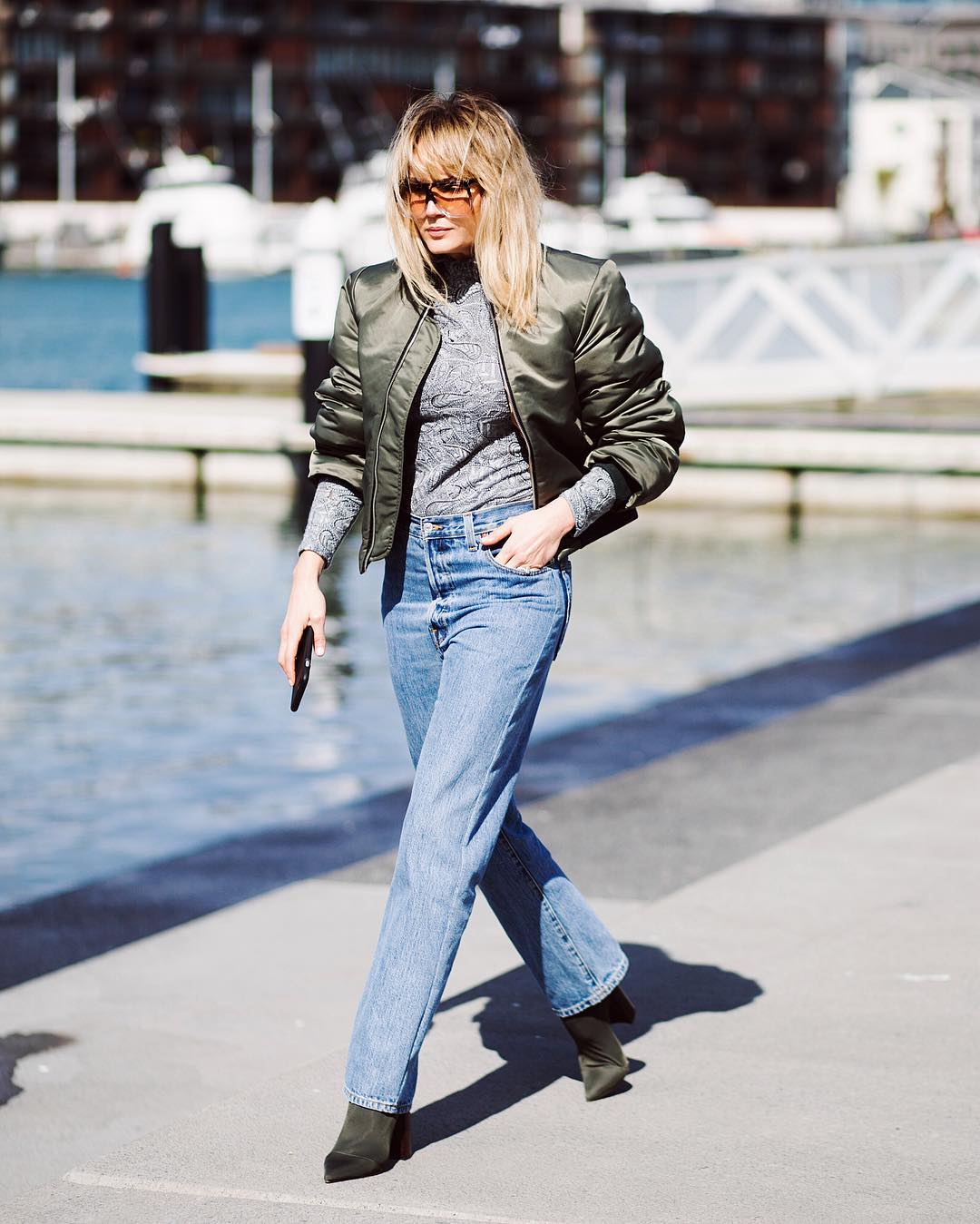 Olive green satin bomber jacket with jeans Olive green satin bomber jacket with jeans — Green Outfits