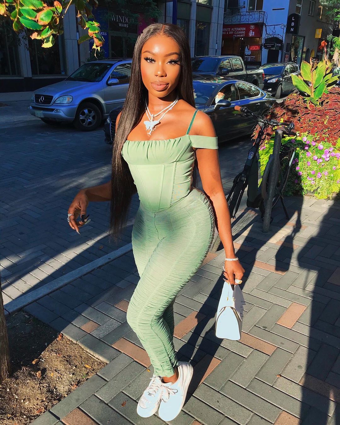 Light green ruched bodysuit and leggings for a night out Light green ruched bodysuit and leggings for a night out — Green Outfits